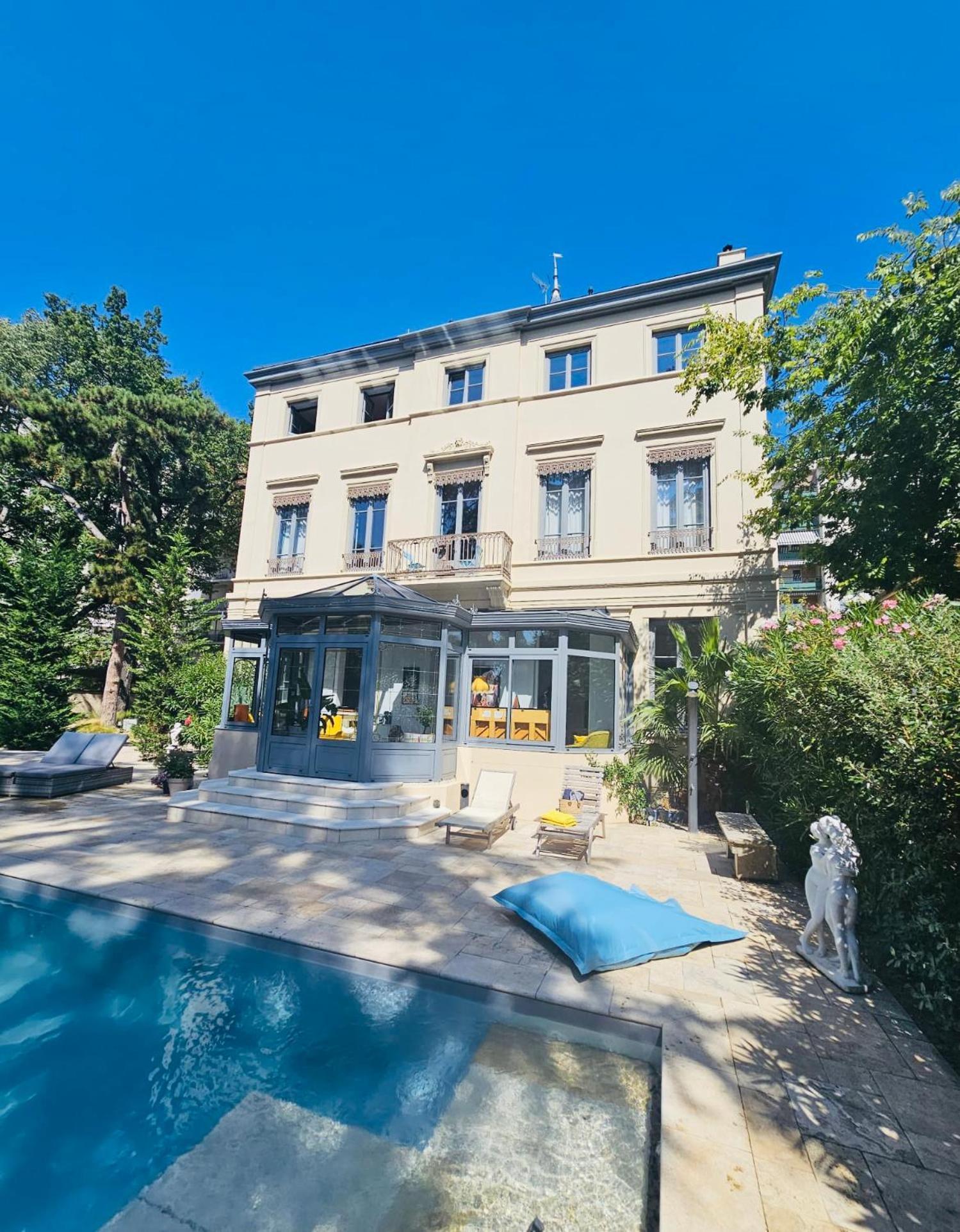 Chateau Grandclement Lyon Villeurbanne Niveau Rdc - Tresor Cache En Ville Avec Vue Piscine Et Parc Exterior foto