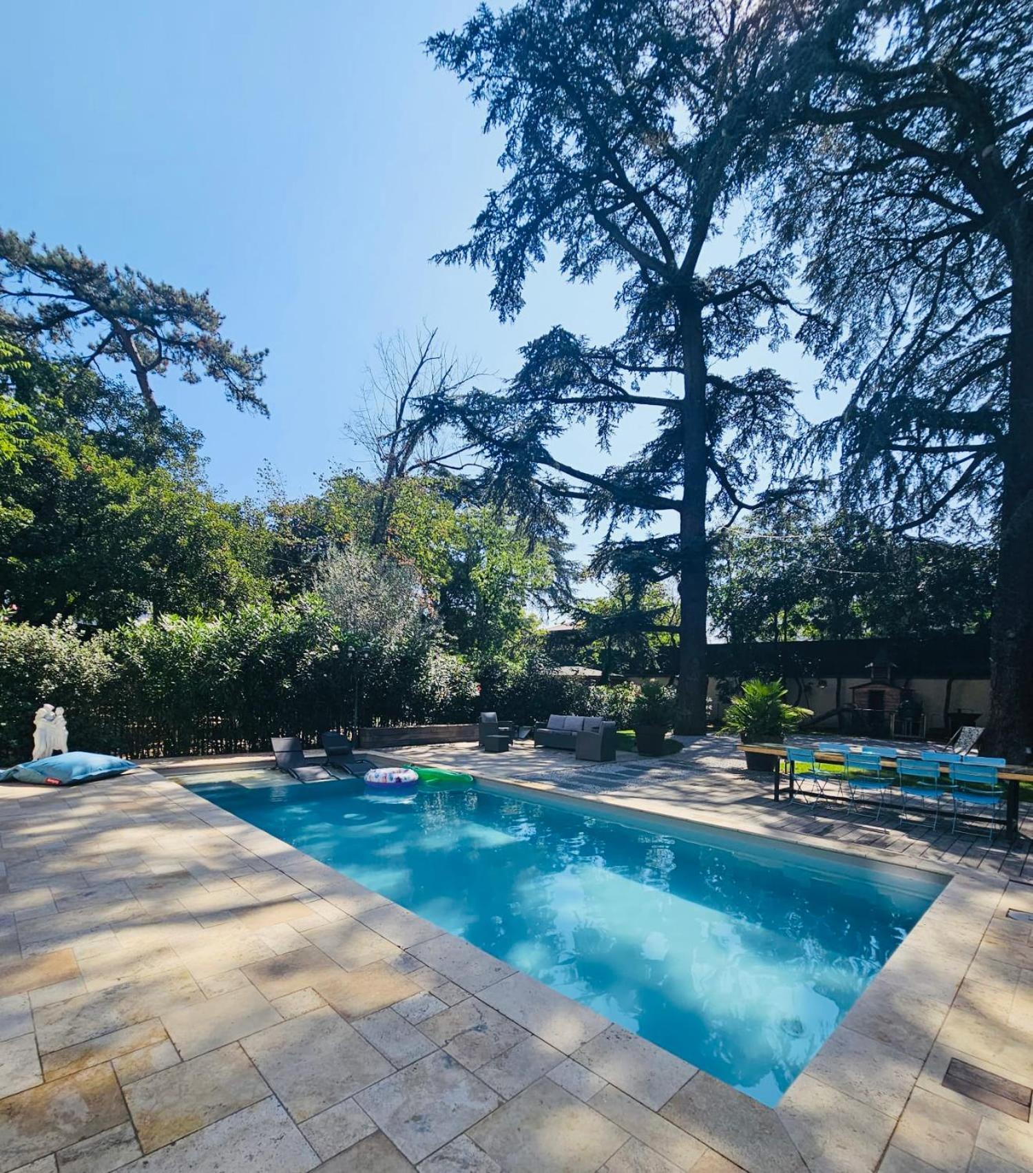 Chateau Grandclement Lyon Villeurbanne Niveau Rdc - Tresor Cache En Ville Avec Vue Piscine Et Parc Exterior foto
